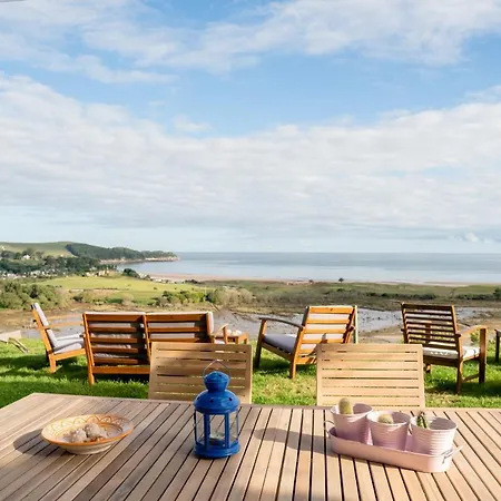 بيت ضيافة Oyambre Surf House Los Llaos