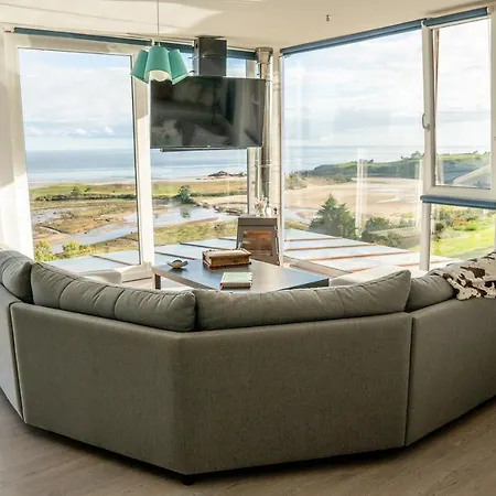 Oyambre Surf House بيت ضيافة Los Llaos