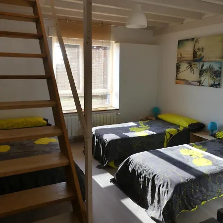 Oyambre Surf House Guest house