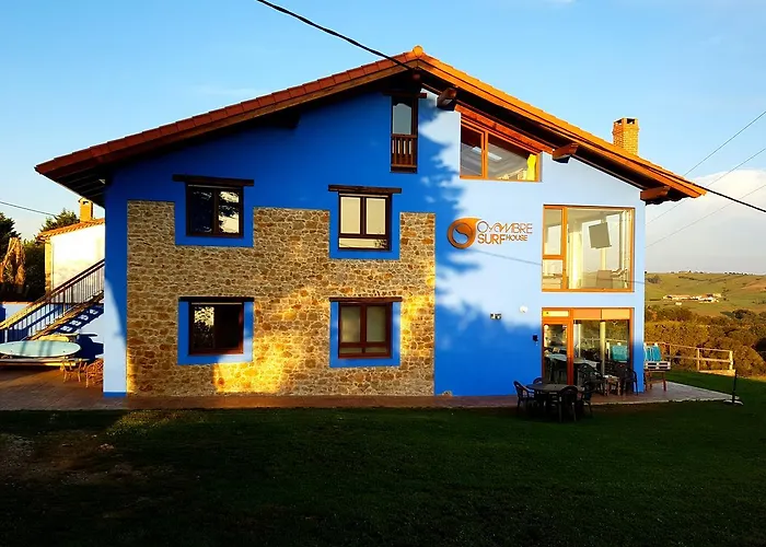 Oyambre Surf House *