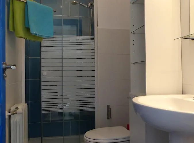 Oyambre Surf House בית הארחה *