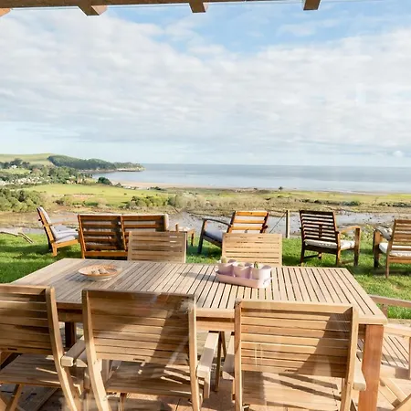 Oyambre Surf House * Лос-Льяос