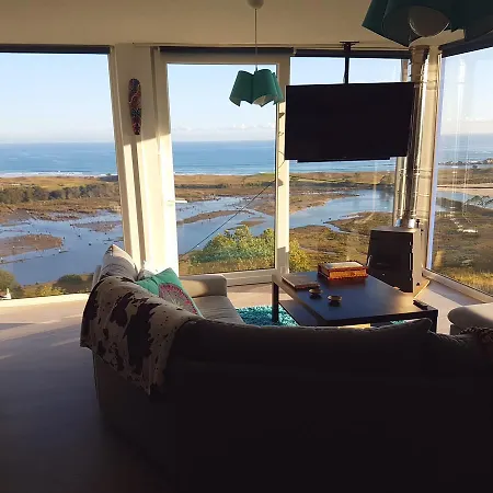 Oyambre Surf House Гостевой дом *